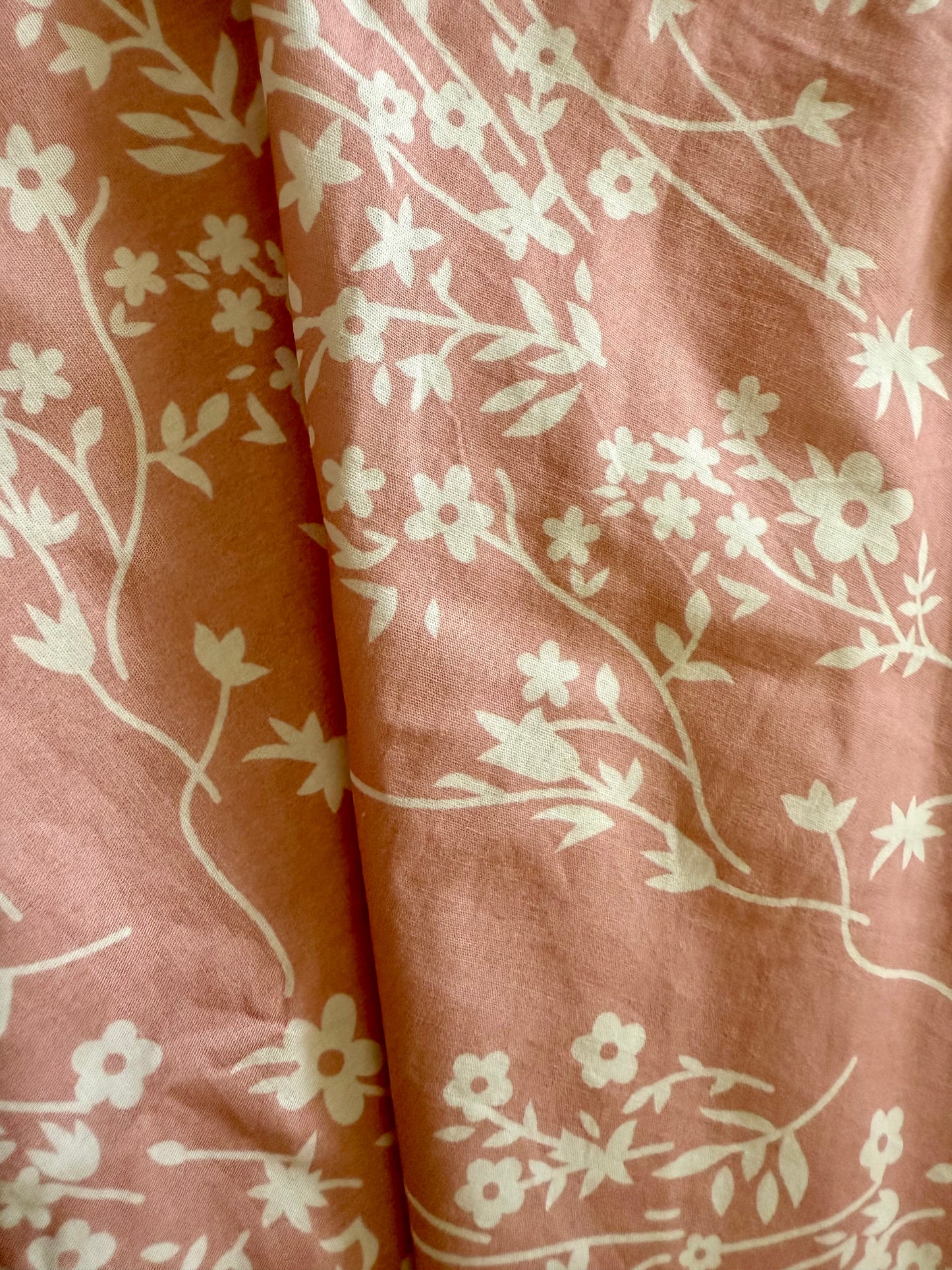 Floral pattern round tablecloth