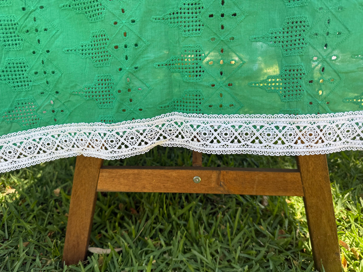 X'mas Green background with embroidery